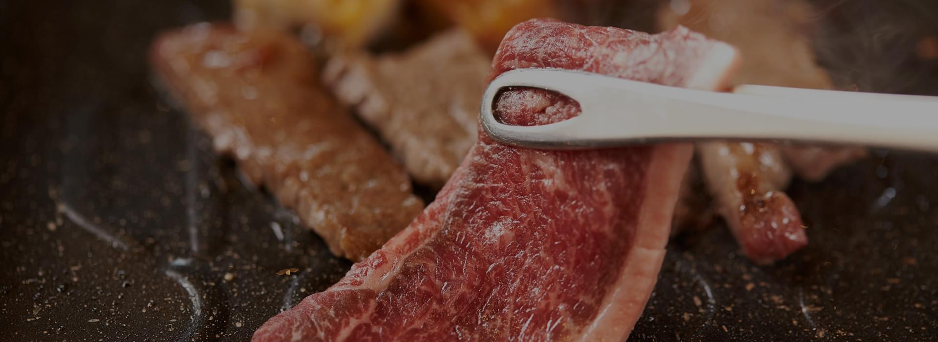 今帰仁村の和牛をふんだんに使ったメニューが堪能できるホルモン焼肉居酒屋